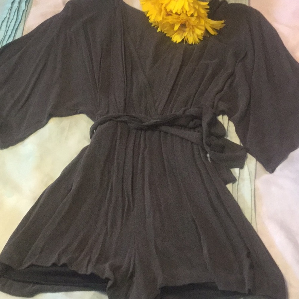 CHARCOAL ROMPER WITH 1/2 LENGTH FLUTTER SLEEVES - Picture 5 of 8